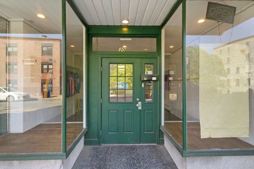 26-32 Main St, Woonsocket, RI à louer - Photo de l’immeuble – Image 2 sur 15