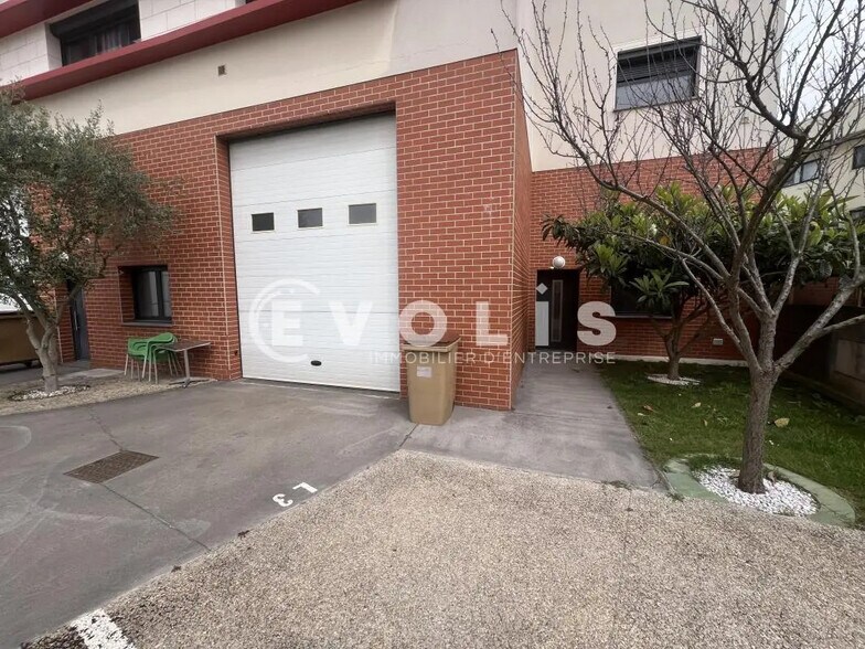 Local d’activités dans Neuilly-sur-Marne à louer - Photo de l’immeuble – Image 2 sur 15