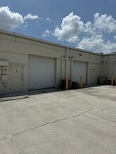 3500 Fairlane Farms Rd, West Palm Beach, FL à louer Photo de l’immeuble– Image 2 sur 2