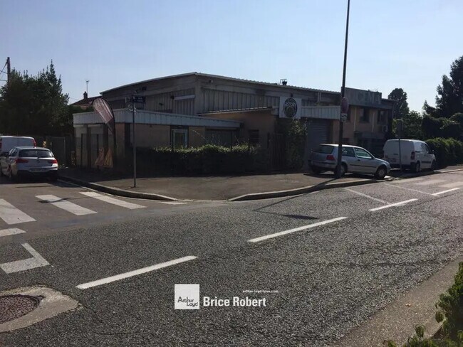 Plus de détails pour 13 Rue Du Canal, Villeurbanne - Local d'activités, Industriel/Logistique à louer