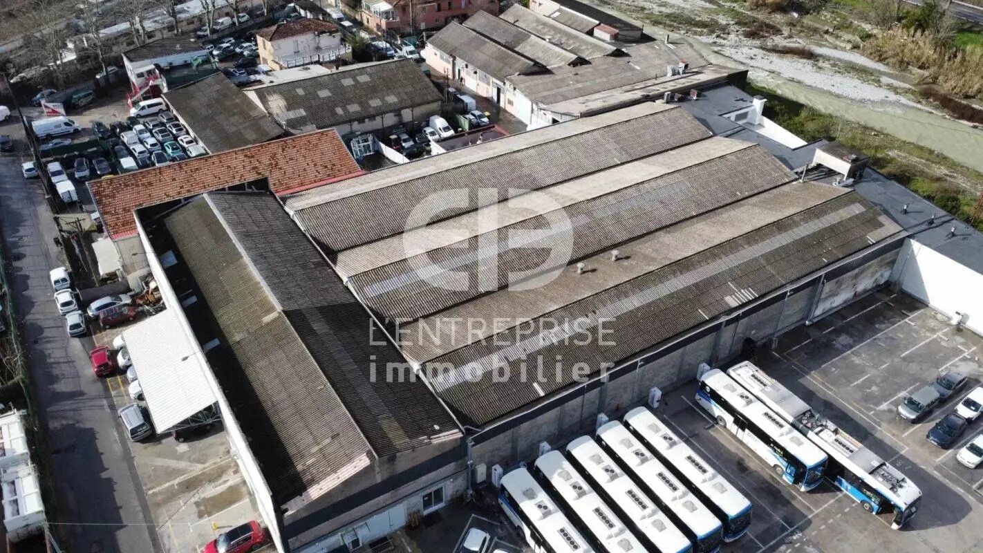 Bureau dans La Trinité à louer Photo de l’immeuble– Image 1 sur 18