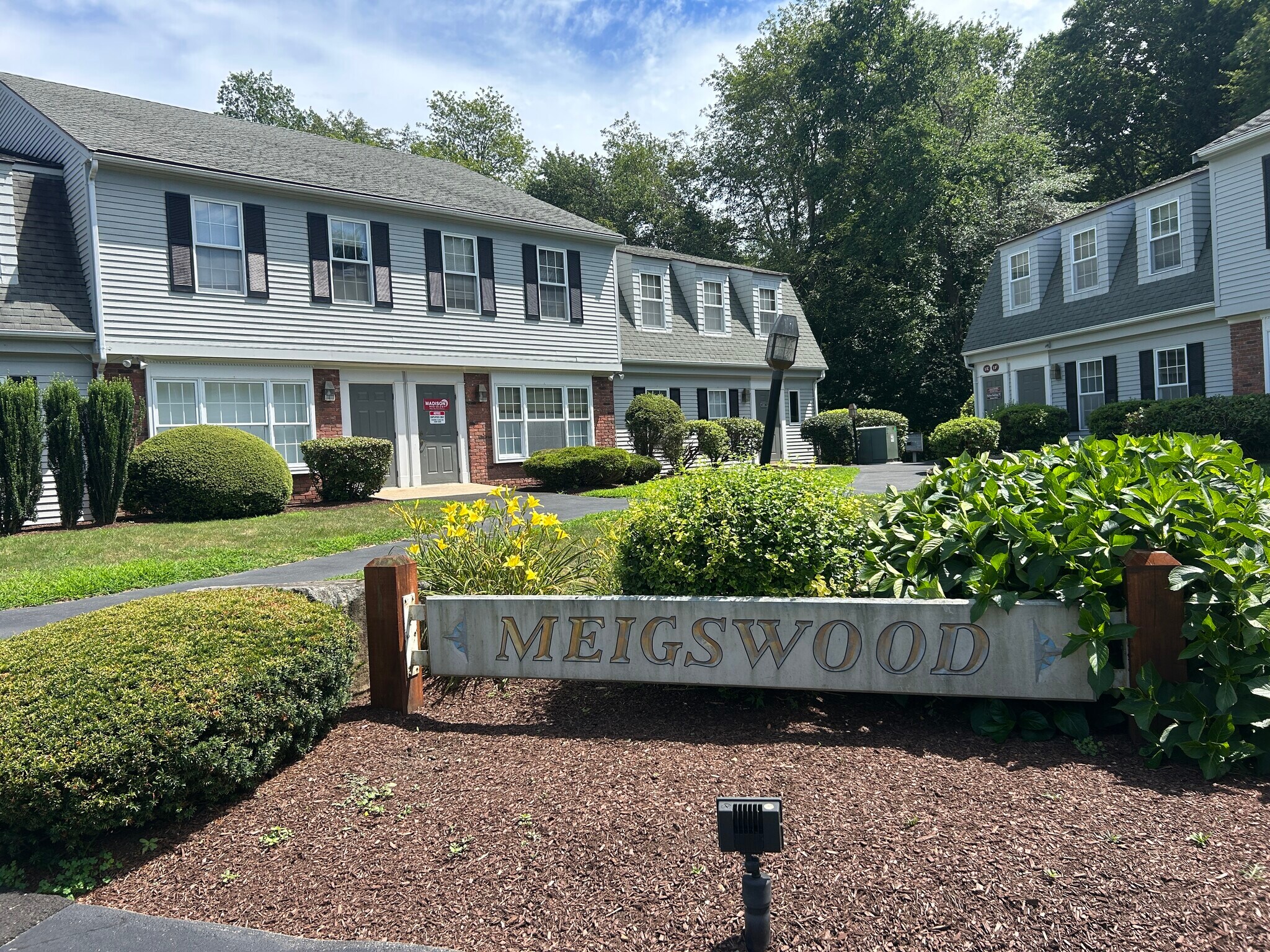 2-6 Samson Rock Dr, Madison, CT à louer Photo de l’immeuble– Image 1 sur 8