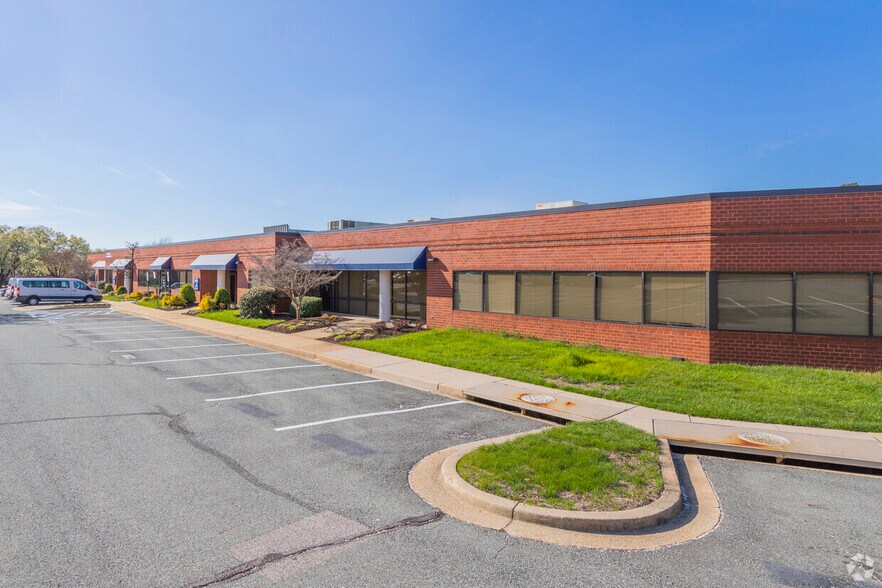4351-4395 Nicole Dr, Lanham, MD à louer - Photo de l’immeuble – Image 1 sur 4