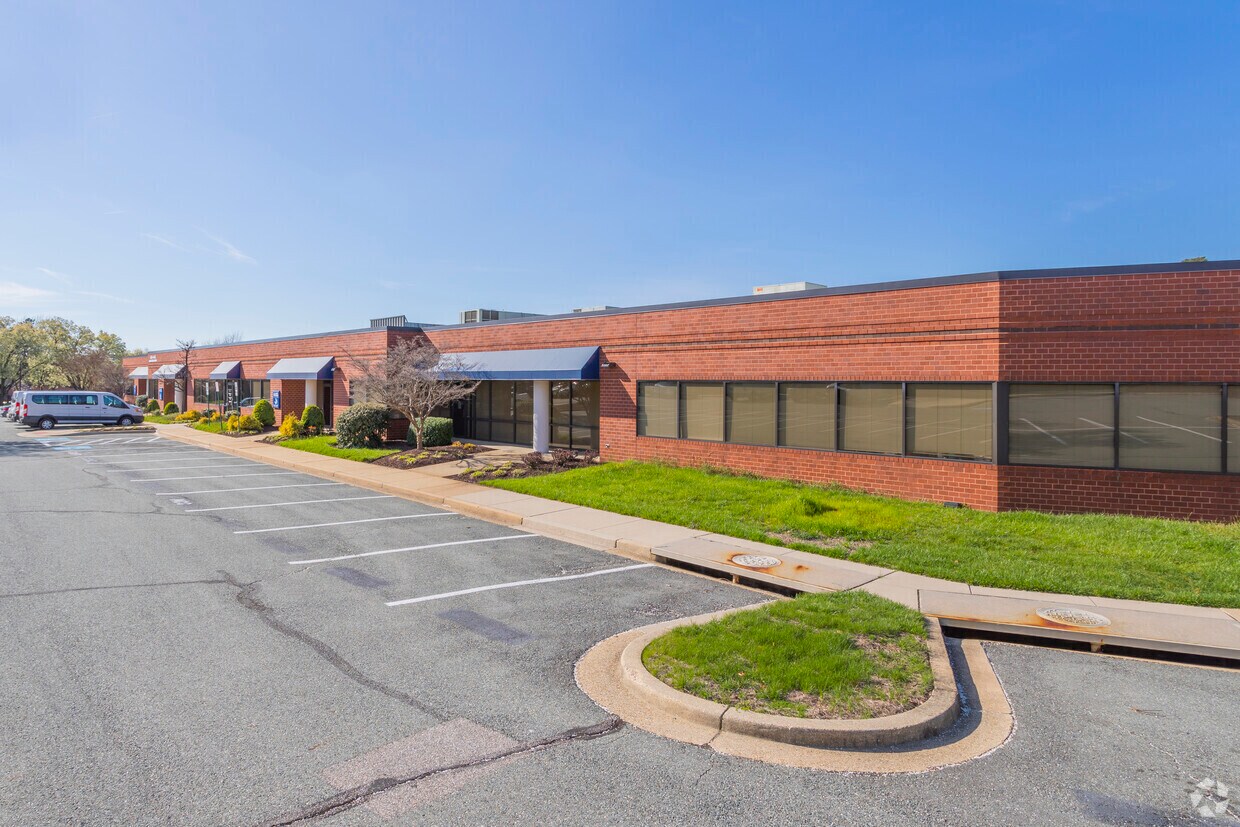 4351-4395 Nicole Dr, Lanham, MD à louer Photo de l’immeuble– Image 1 sur 5