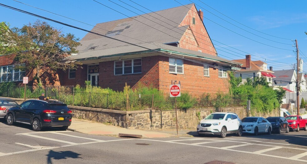 208 N 5th Ave, Mount Vernon, NY à vendre - Photo de l’immeuble – Image 2 sur 11