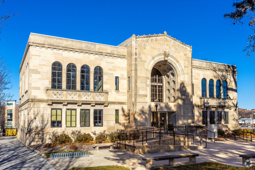 2015 Grand Ave, Des Moines, IA à vendre - Photo principale – Image 1 sur 9