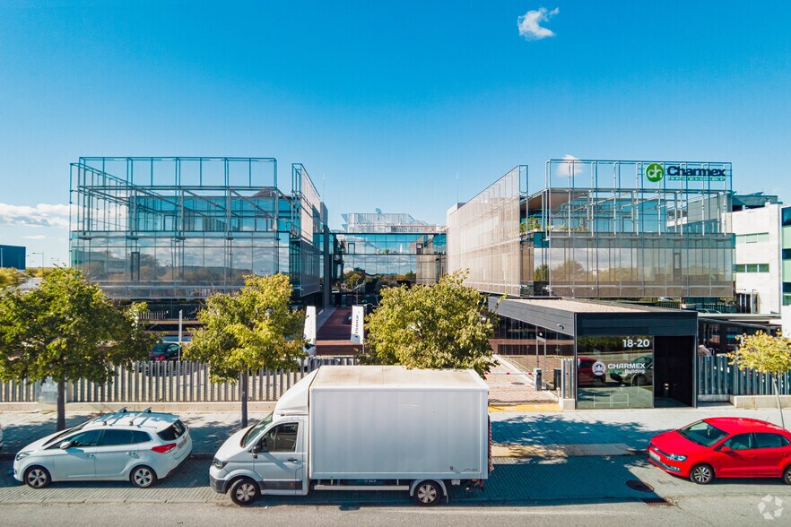 Bureau dans Getafe, Madrid à louer - Photo de l’immeuble – Image 2 sur 3