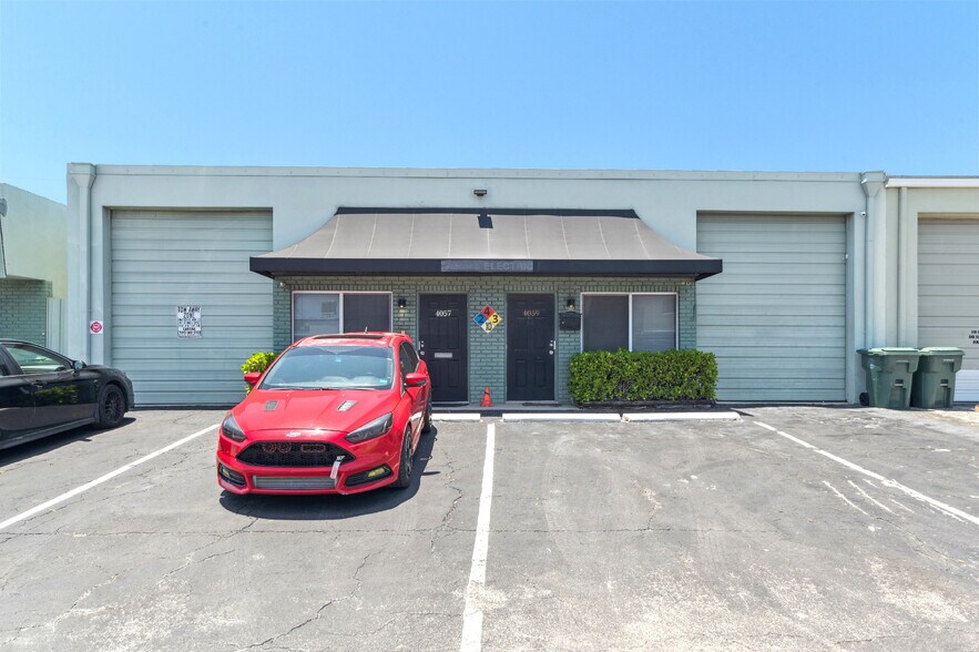 4057 NE 5th Ter, Oakland Park, FL à vendre - Photo de l’immeuble – Image 1 sur 8