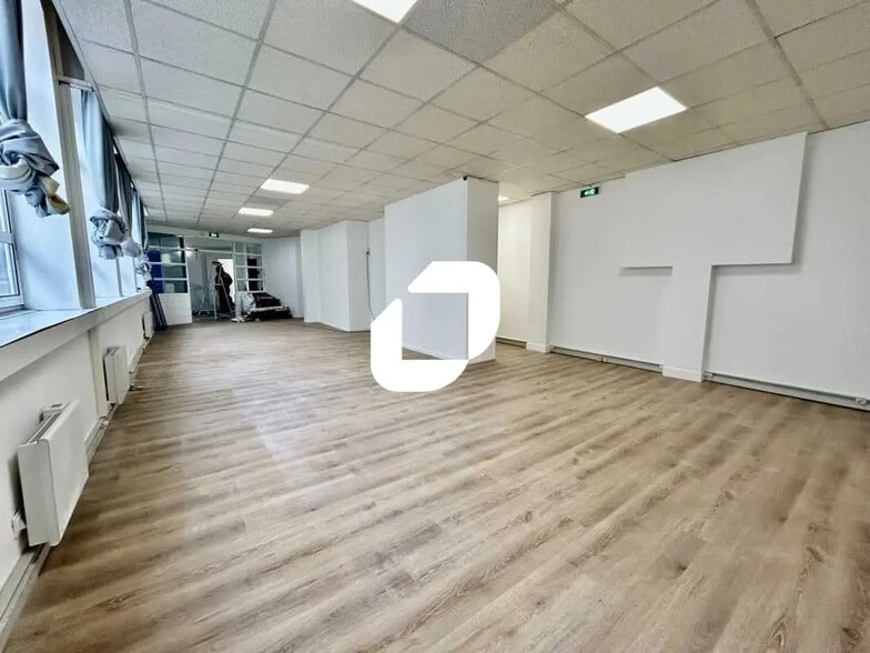 Bureau dans Paris à louer - Photo de l’immeuble – Image 2 sur 10