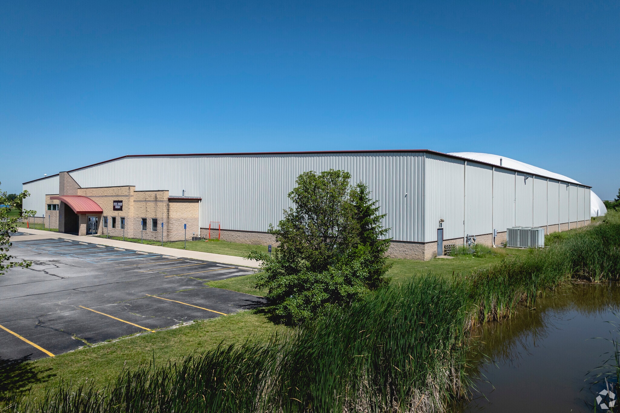 10020 S Compass Dr, Rossford, OH à louer Photo principale– Image 1 sur 12