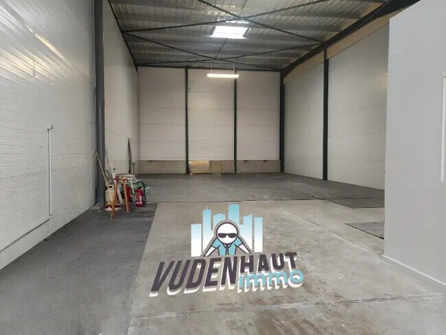 Plus de détails pour Industriel/Logistique à louer