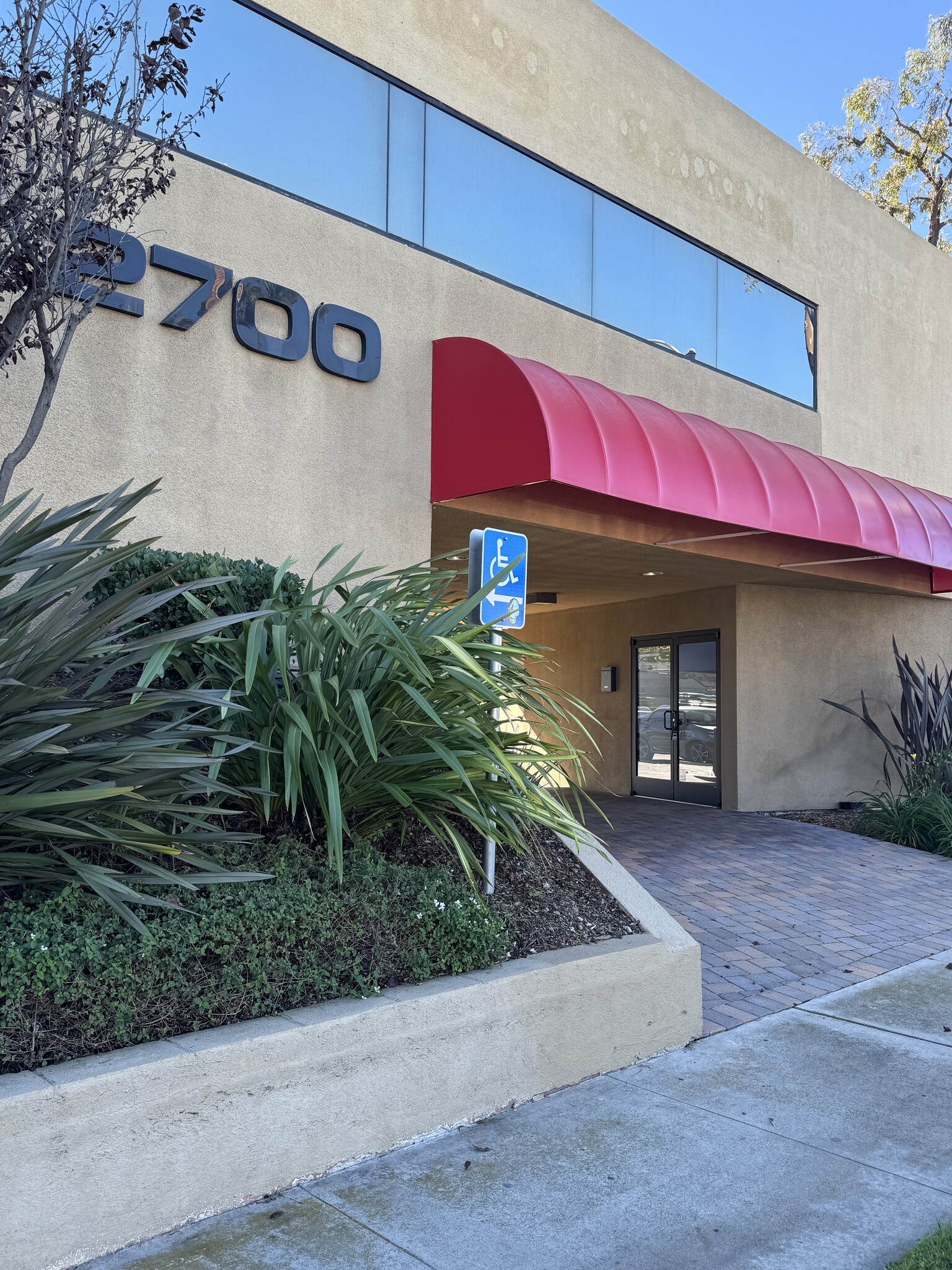 2700-2750 Pacific Coast Hwy, Torrance, CA à louer Photo de l’immeuble– Image 1 sur 13