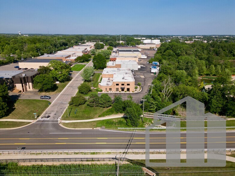 41369 Vincenti Ct, Novi, MI à vendre - Photo de l’immeuble – Image 3 sur 7