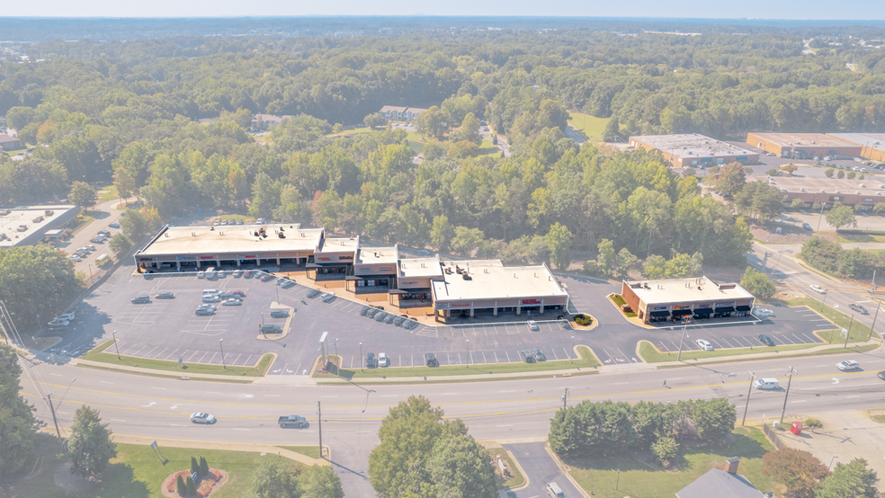 5529-5559 W Market St, Greensboro, NC à louer - Photo de l’immeuble – Image 1 sur 9