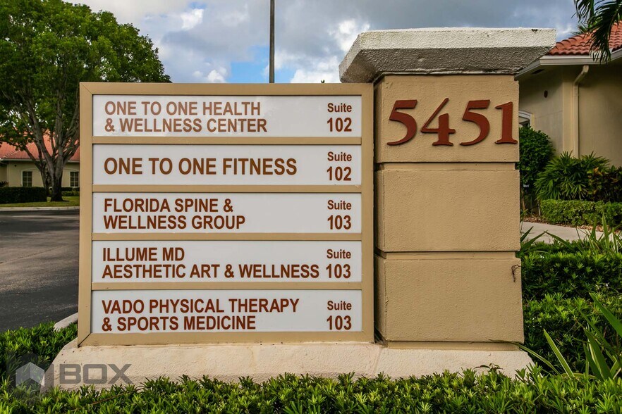 5451 N University Dr, Coral Springs, FL à vendre - Photo de l’immeuble – Image 2 sur 22