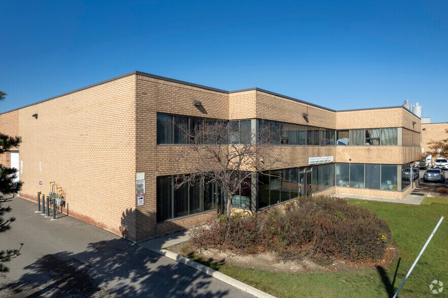 94 Kenhar Dr, Toronto, ON à vendre - Photo principale – Image 1 sur 7