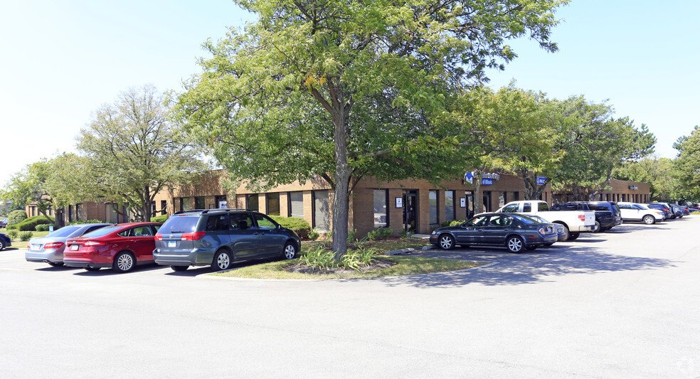 4255 Westbrook Dr, Aurora, IL à louer - Photo principale – Image 1 sur 66