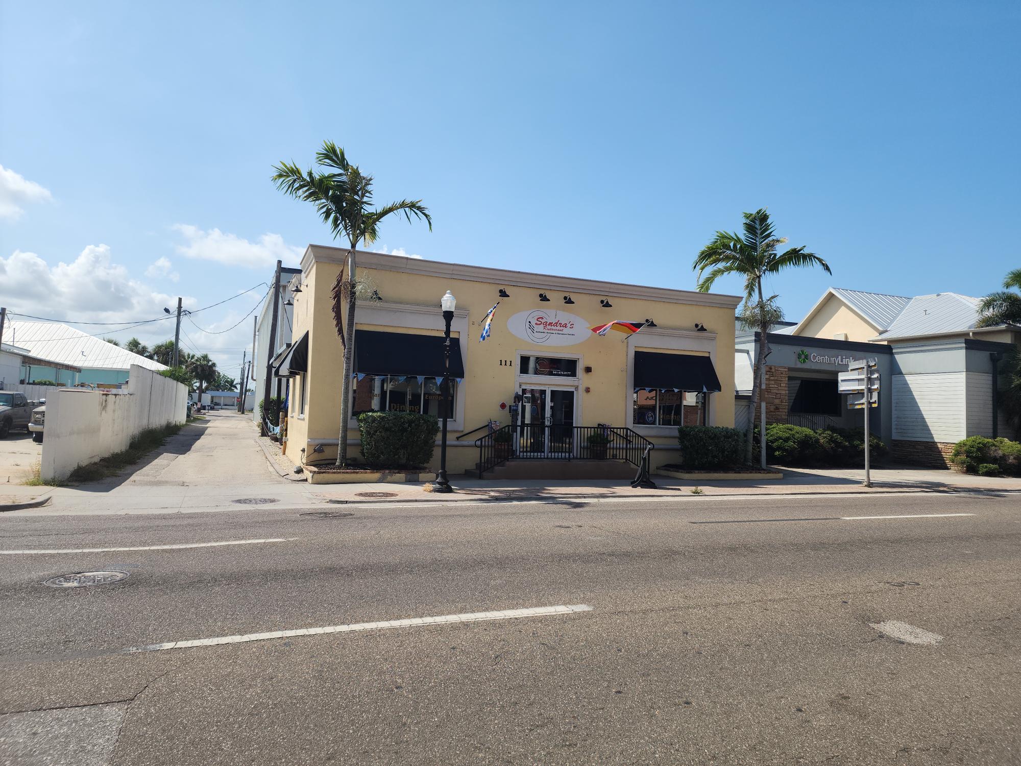 111 W Olympia Ave, Punta Gorda, FL à vendre Photo de l’immeuble– Image 1 sur 38