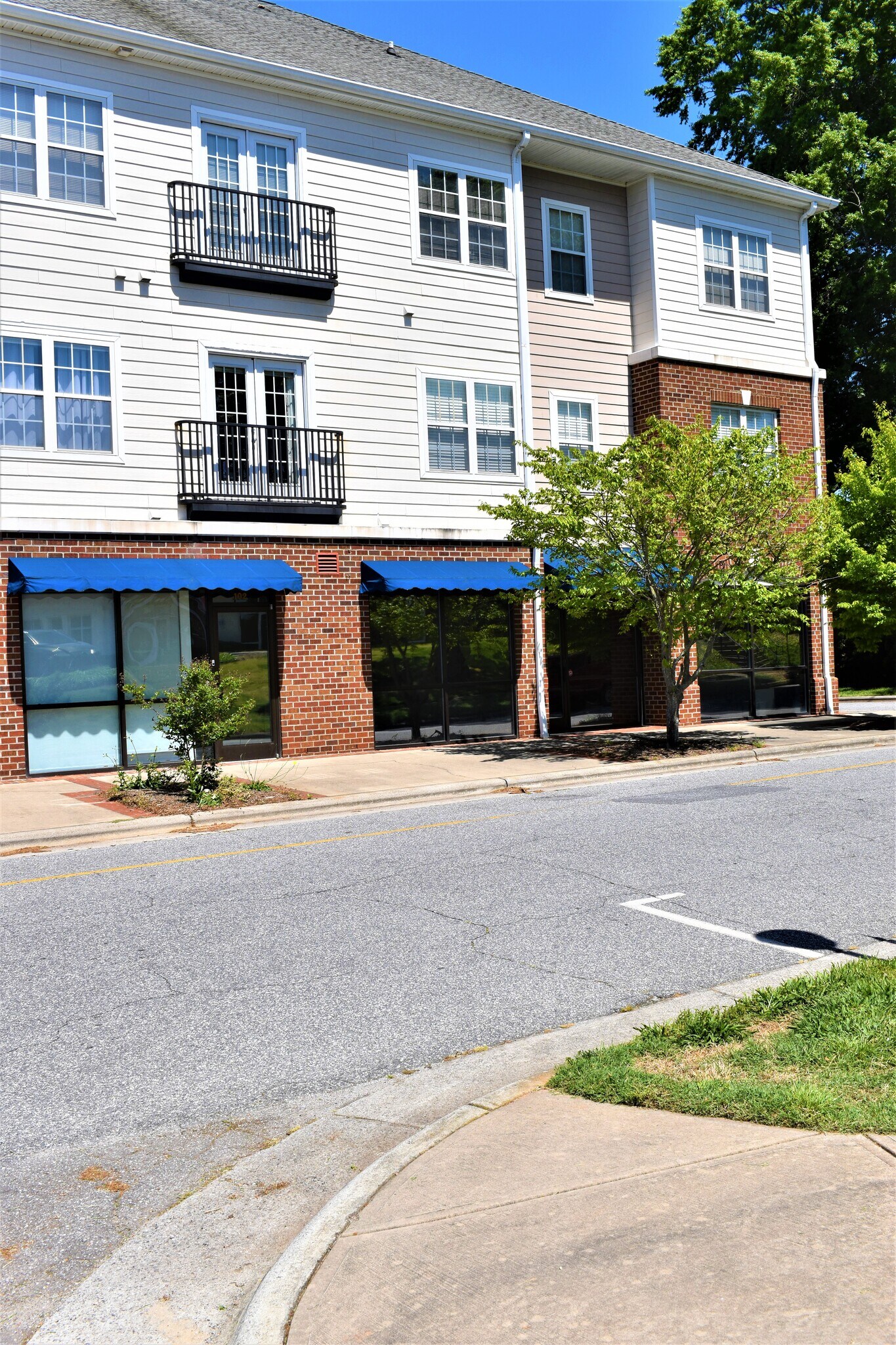 1410 4th Street Dr Nw, Hickory, NC à louer Photo de l’immeuble– Image 1 sur 5