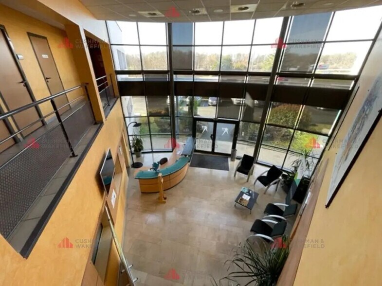 Bureau dans Écuisses à vendre - Hall d’entrée – Image 2 sur 5