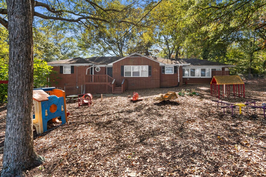 957 Astor Ave, Forest Park, GA à vendre - Photo de l’immeuble – Image 1 sur 6