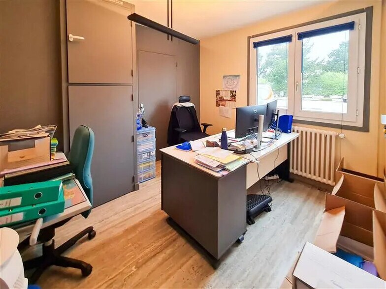 Local d'activités dans Saint-Brieuc à vendre - Photo de l’immeuble – Image 2 sur 11