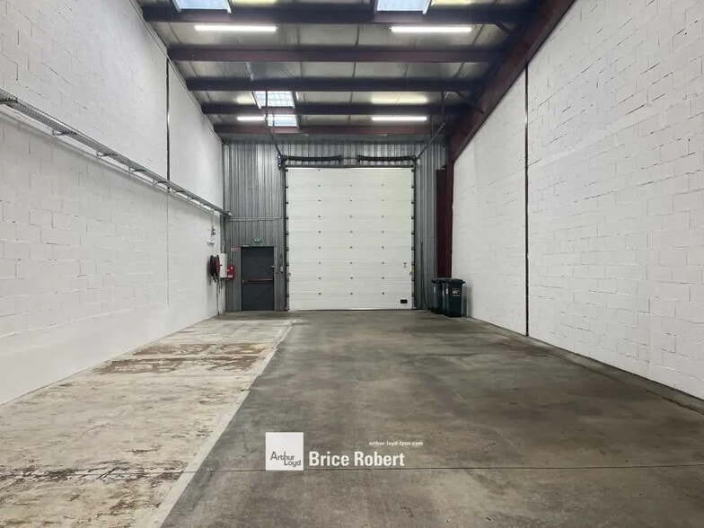 Bureau dans Vaulx-en-Velin à louer - Photo intérieure – Image 2 sur 4