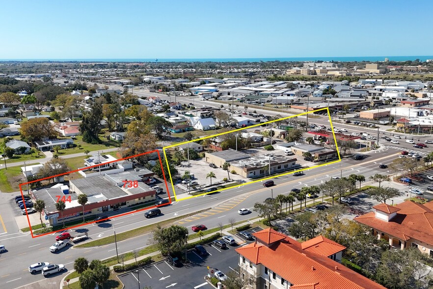 738 -744 E Venice Ave, Venice, FL à vendre - Photo de l’immeuble – Image 2 sur 8