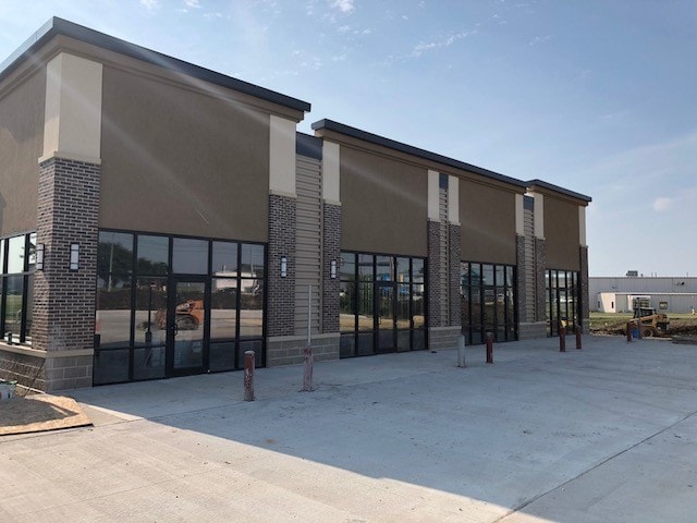 1802 4th St SW, Waverly, IA à louer Photo de l’immeuble– Image 1 sur 3