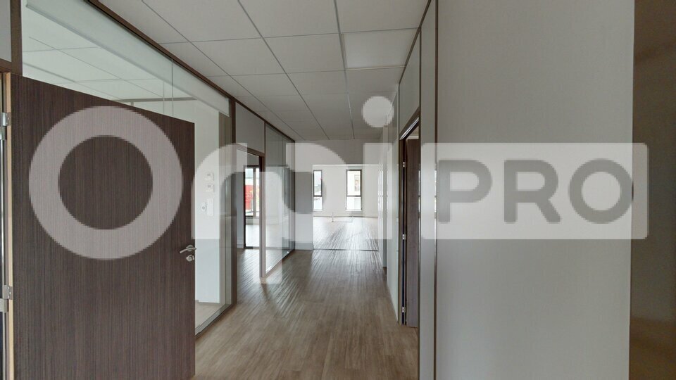 Bureau dans Neuville-sur-Saône à louer - Photo intérieure – Image 3 sur 7