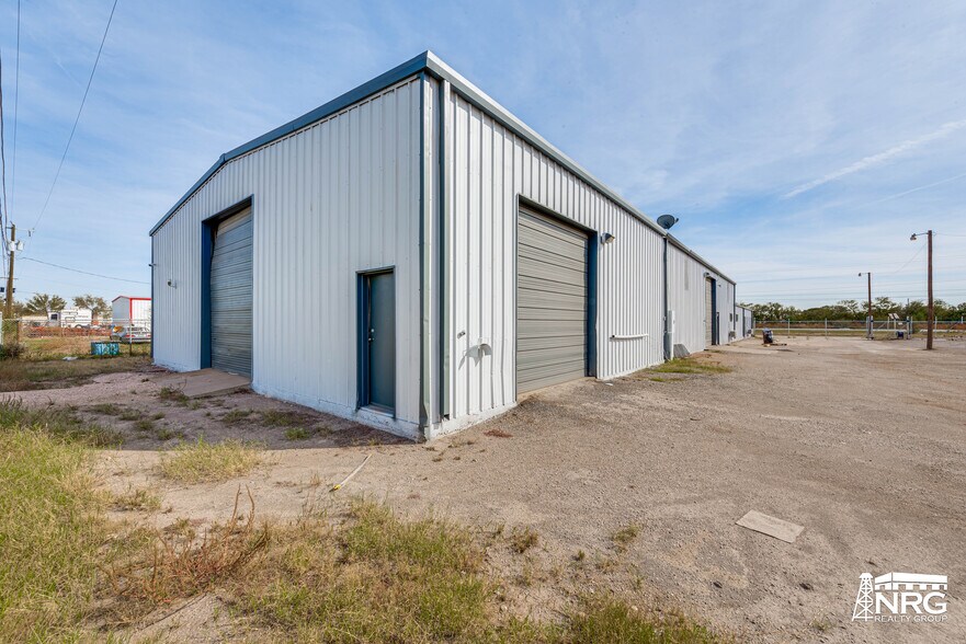 2415 E Highway 80, Midland, TX à louer - Photo de l’immeuble – Image 3 sur 14