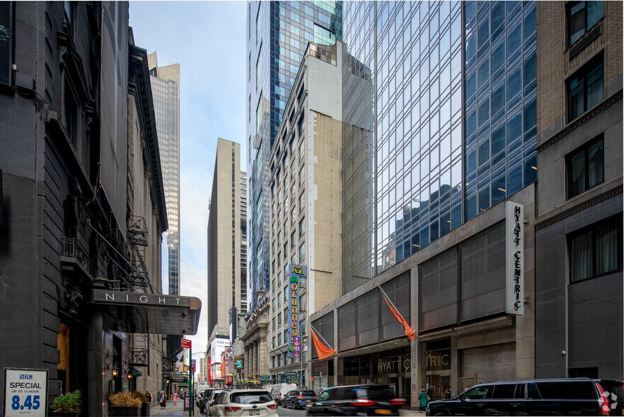 145 W 45th St, New York, NY à louer - Photo de l’immeuble – Image 1 sur 11