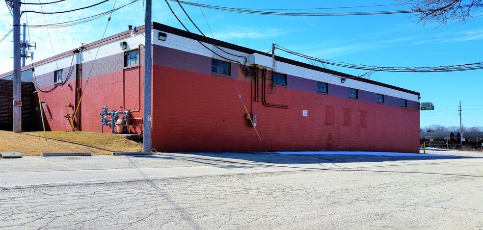 3237 W Glendale Ave, Milwaukee, WI à louer - Photo de l’immeuble – Image 2 sur 3