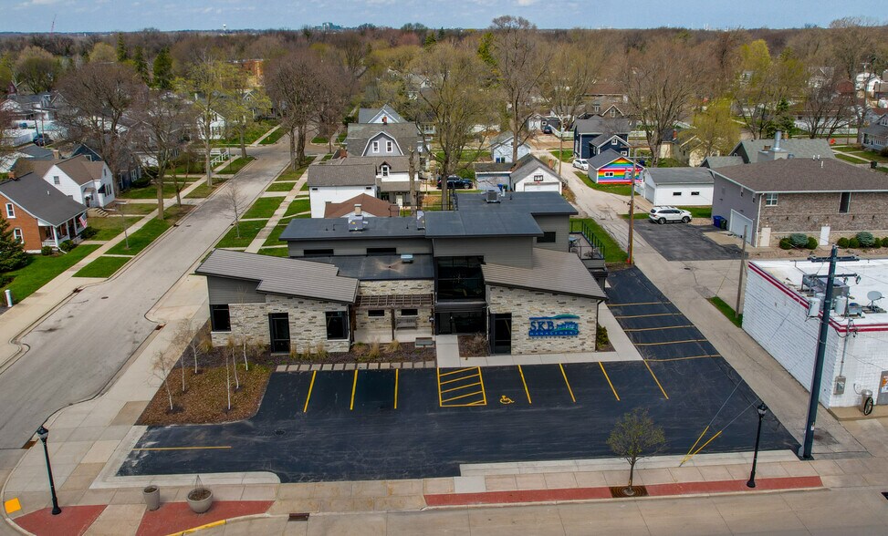 805 George St, De Pere, WI à vendre - Photo de l’immeuble – Image 1 sur 23