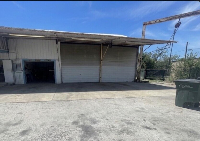 402 E 2nd St, Del Rio, TX à vendre - Photo de l’immeuble – Image 2 sur 2