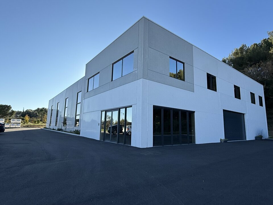 Industriel/Logistique dans Saint-Estève-Janson à louer Photo de l’immeuble– Image 1 sur 5