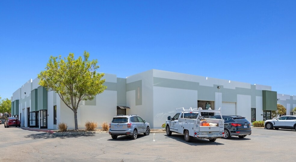 13200 Kirkham Way, Poway, CA à vendre - Photo de l’immeuble – Image 1 sur 4