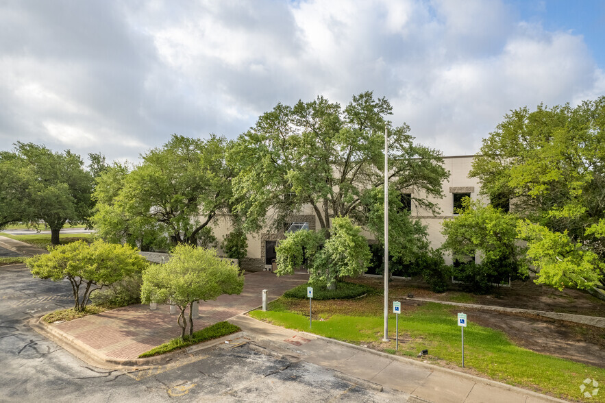 8314 Cross Park Dr, Austin, TX à louer - Photo de l’immeuble – Image 3 sur 10