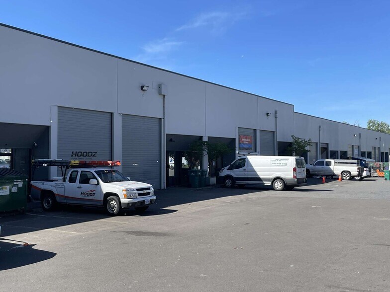 9812-9864 SE Empire Ct, Clackamas, OR à louer - Photo de l’immeuble – Image 3 sur 6