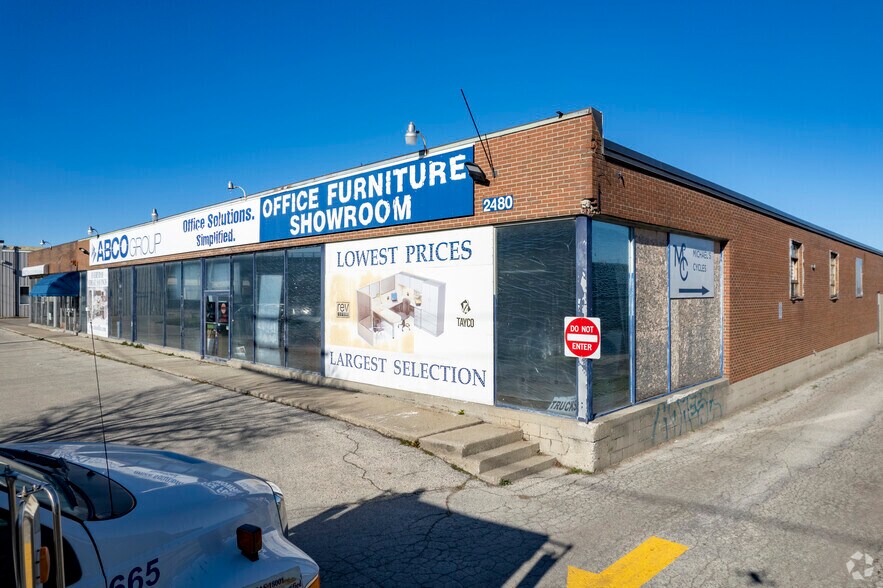 2480 Lawrence Ave E, Toronto, ON à louer - Photo de l’immeuble – Image 2 sur 3