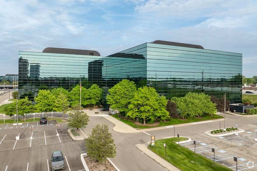 2800 Livernois Rd, Troy, MI à louer - Photo principale – Image 1 sur 13