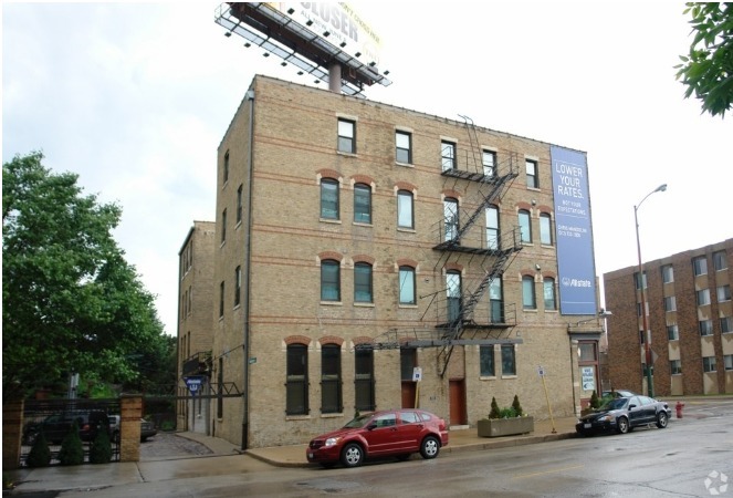 643 W Grand Ave, Chicago, IL à louer - Photo de l’immeuble – Image 2 sur 3