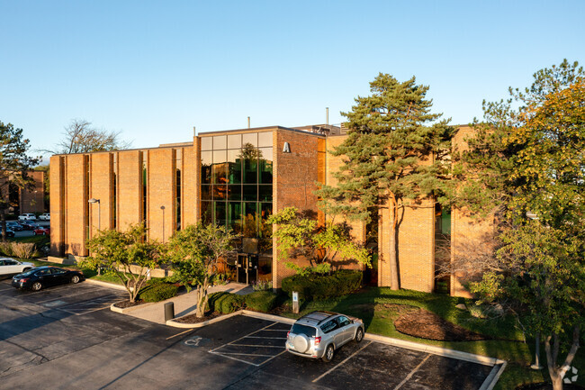 Plus de détails pour 800 Roosevelt Rd, Glen Ellyn, IL - Bureau, Local d'activités à louer