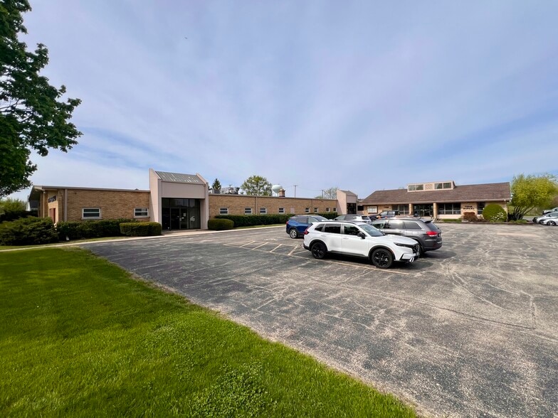 70 Us Highway 45, Grayslake, IL à louer - Photo principale – Image 1 sur 7