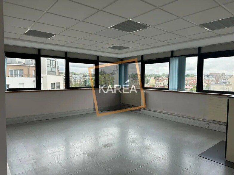 Bureau dans Mareuil-lès-Meaux à vendre - Photo de l’immeuble – Image 1 sur 10