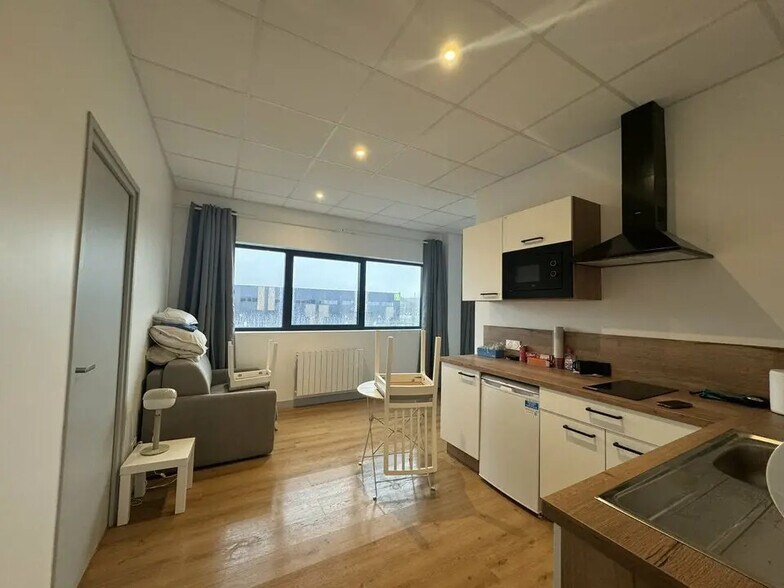 Local d’activités dans Mondeville à louer - Photo intérieure – Image 3 sur 7