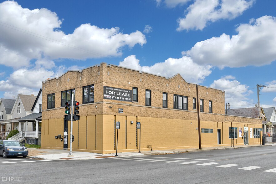 4178 W Montrose Ave, Chicago, IL à louer - Photo de l’immeuble – Image 2 sur 2