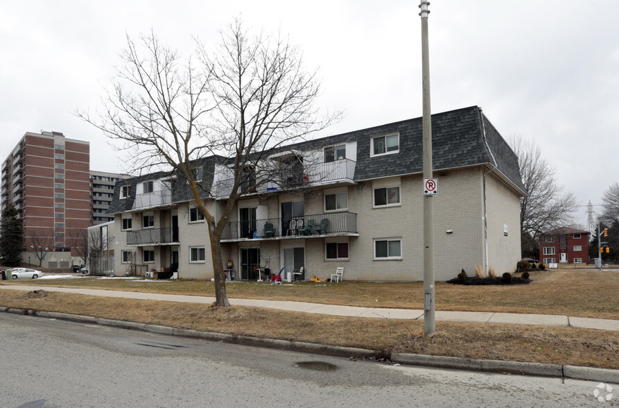 10 Hazelglen Dr, Kitchener, ON à vendre - Photo principale – Image 1 sur 2