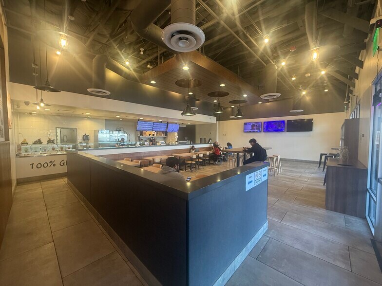 2520 E Craig Rd, North Las Vegas, NV à louer - Photo de l’immeuble – Image 3 sur 15