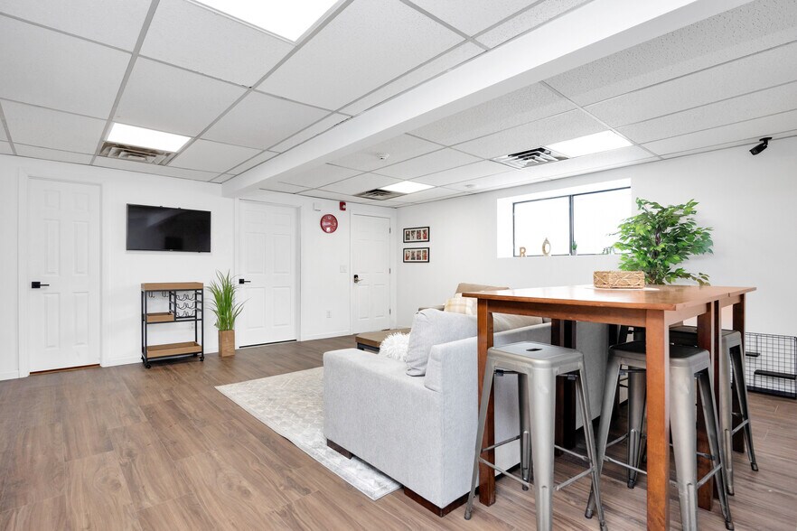 429 W Main St, Patchogue, NY à louer - Photo de l’immeuble – Image 3 sur 29